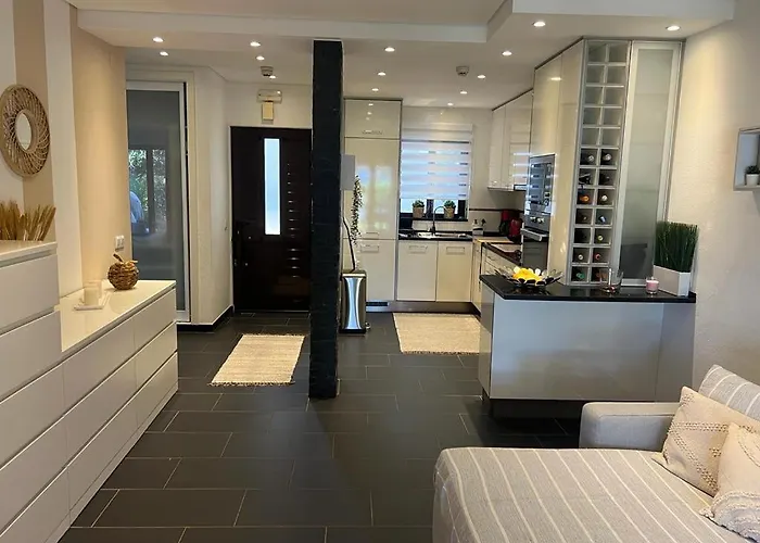 Ado House * 阿尔布费拉