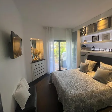 Ferienhaus Ado House *